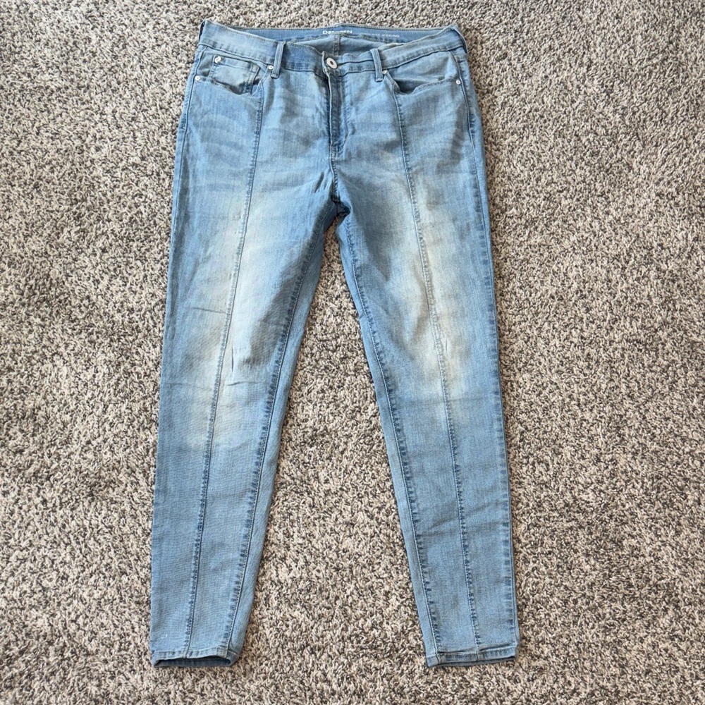 Denizen from Levi's Light Blue Skinny Jeans with Center Seam